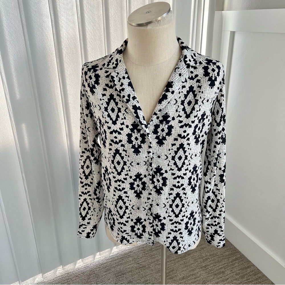 Lumiere Women’s Button Down Shirt Size Small